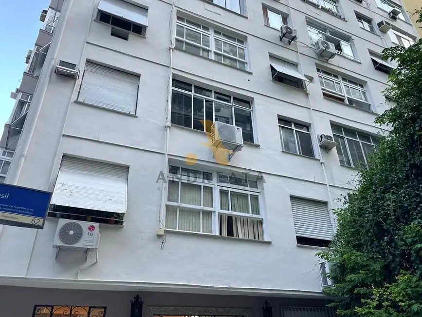 Apartamento com 2 quartos à venda, 54m2 em Copacabana, Rio De Janeiro - RJ - imagem 2 Foto 2 de Apartamento com 2 quartos à venda, 54m2 em Copacabana, Rio De Janeiro - RJ