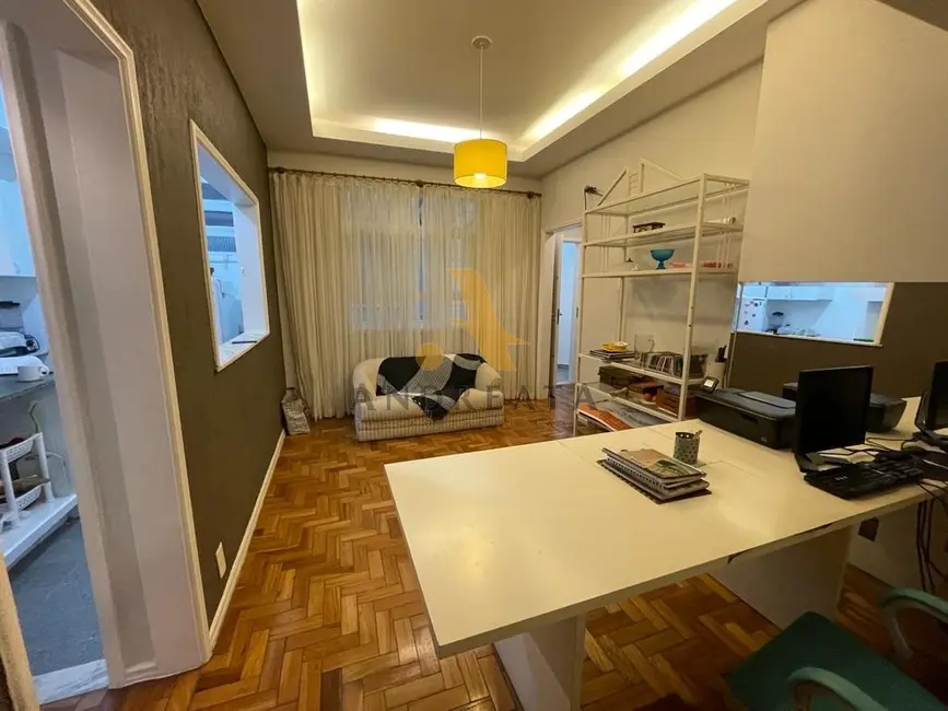 Apartamento com 2 quartos à venda, 54m2 em Copacabana, Rio De Janeiro - RJ - imagem 4 Foto 4 de Apartamento com 2 quartos à venda, 54m2 em Copacabana, Rio De Janeiro - RJ
