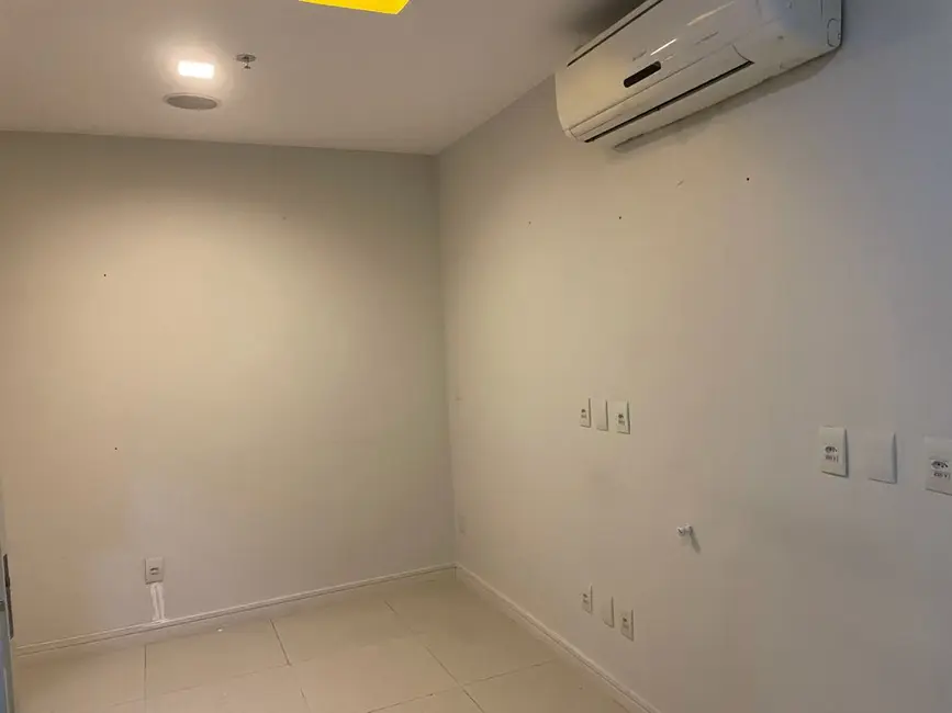 Sala Comercial à venda e para alugar, 250m2 em Recreio dos Bandeirantes, Rio De Janeiro - RJ - imagem 3 Foto 3 de Sala Comercial à venda e para alugar, 250m2 em Recreio dos Bandeirantes, Rio De Janeiro - RJ