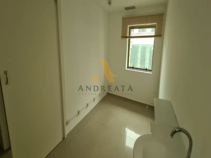 Sala Comercial para alugar, 33m2 em Barra da Tijuca, Rio De Janeiro - RJ - imagem 9 Foto 9 de Sala Comercial para alugar, 33m2 em Barra da Tijuca, Rio De Janeiro - RJ