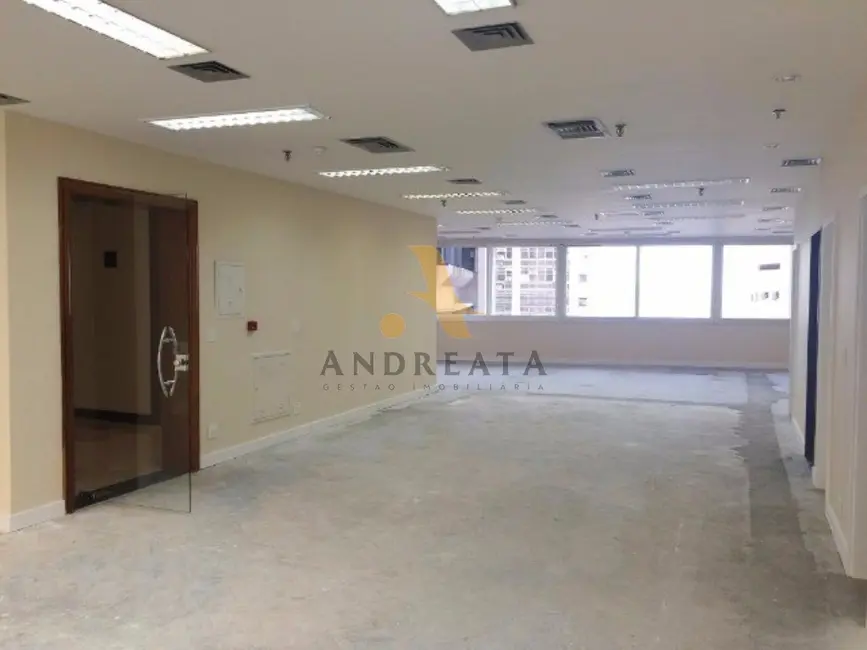 Sala Comercial para alugar, 219m2 em Centro, Rio De Janeiro - RJ - imagem 3 Foto 3 de Sala Comercial para alugar, 219m2 em Centro, Rio De Janeiro - RJ