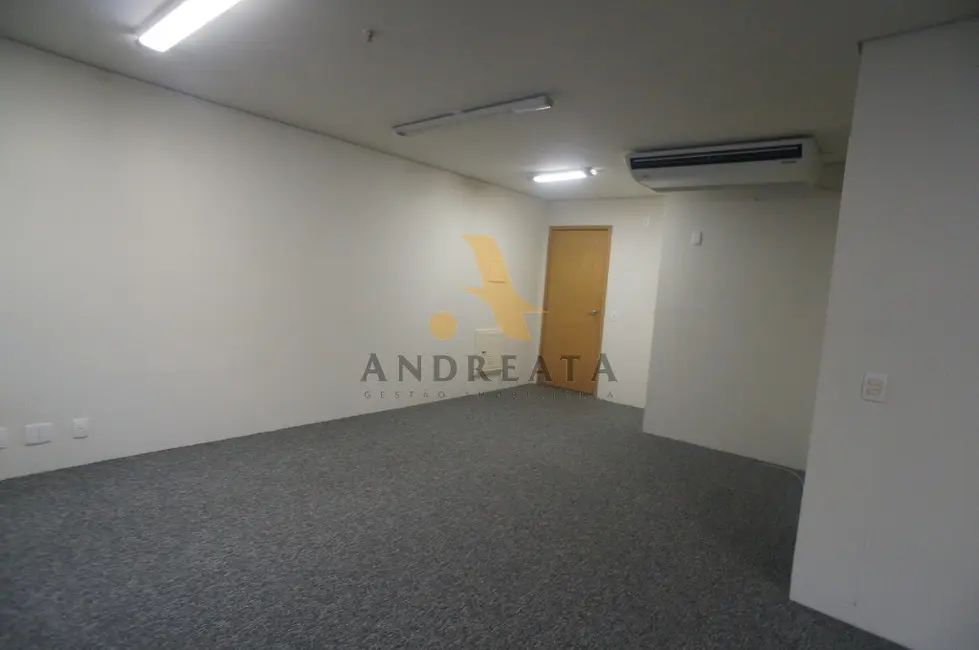 Sala Comercial à venda e para alugar, 47m2 em Barra da Tijuca, Rio De Janeiro - RJ - imagem 6 Foto 6 de Sala Comercial à venda e para alugar, 47m2 em Barra da Tijuca, Rio De Janeiro - RJ