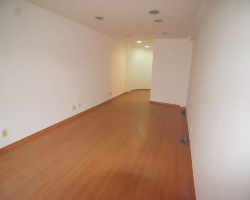 Sala Comercial à venda, 37m2 em Barra da Tijuca, Rio De Janeiro - RJ - imagem 3 Foto 3 de Sala Comercial à venda, 37m2 em Barra da Tijuca, Rio De Janeiro - RJ