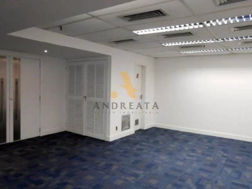 Sala Comercial para alugar, 245m2 em Centro, Rio De Janeiro - RJ - imagem 9 Foto 9 de Sala Comercial para alugar, 245m2 em Centro, Rio De Janeiro - RJ