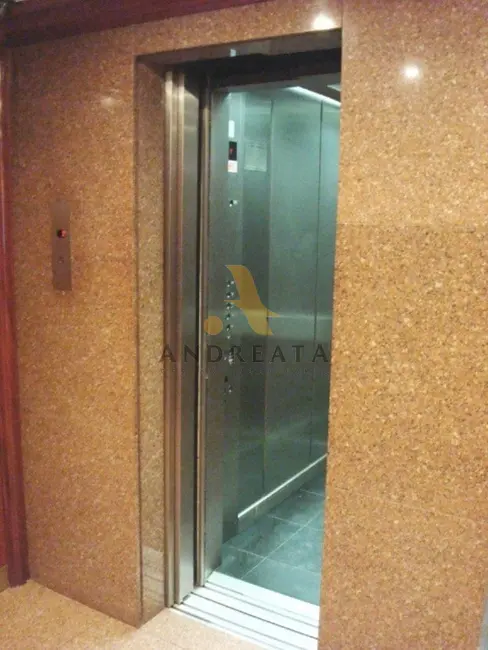 Sala Comercial para alugar, 160m2 em Centro, Rio De Janeiro - RJ - imagem 4 Foto 4 de Sala Comercial para alugar, 160m2 em Centro, Rio De Janeiro - RJ