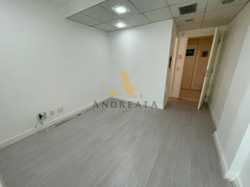 Sala Comercial para alugar, 30m2 em Recreio dos Bandeirantes, Rio De Janeiro - RJ - imagem 4 Foto 4 de Sala Comercial para alugar, 30m2 em Recreio dos Bandeirantes, Rio De Janeiro - RJ