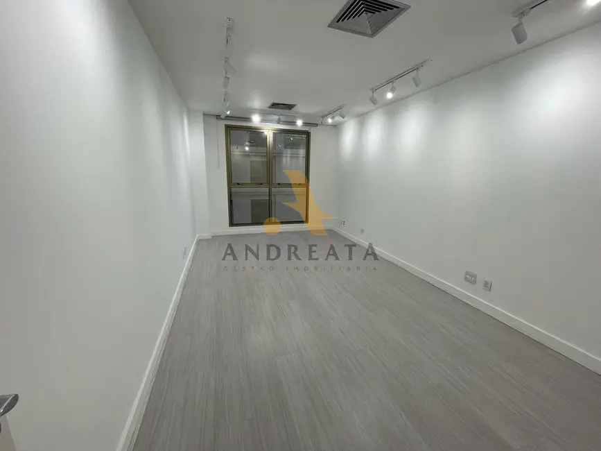 Sala Comercial para alugar, 30m2 em Recreio dos Bandeirantes, Rio De Janeiro - RJ - imagem 3 Foto 3 de Sala Comercial para alugar, 30m2 em Recreio dos Bandeirantes, Rio De Janeiro - RJ