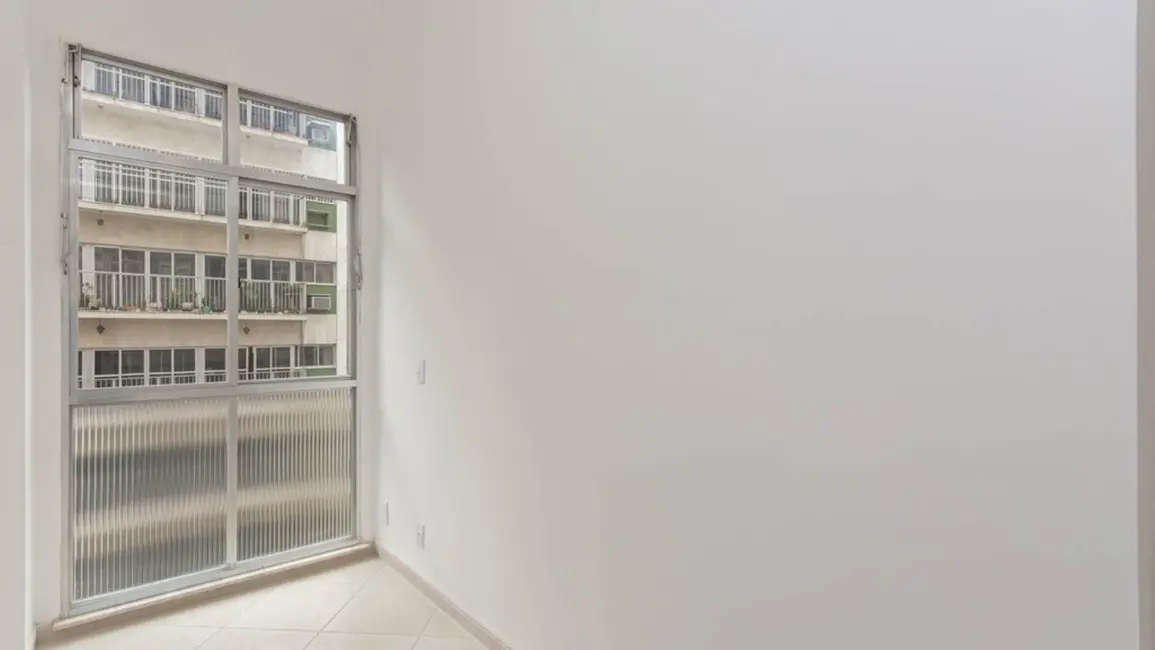 Apartamento com 3 quartos à venda, 82m2 em Copacabana, Rio De Janeiro - RJ - imagem 3 Foto 3 de Apartamento com 3 quartos à venda, 82m2 em Copacabana, Rio De Janeiro - RJ