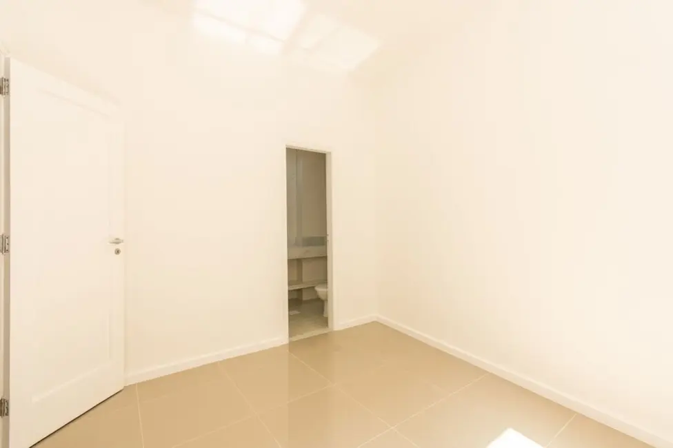 Apartamento com 1 quarto à venda, 43m2 em Copacabana, Rio De Janeiro - RJ - imagem 5 Foto 5 de Apartamento com 1 quarto à venda, 43m2 em Copacabana, Rio De Janeiro - RJ