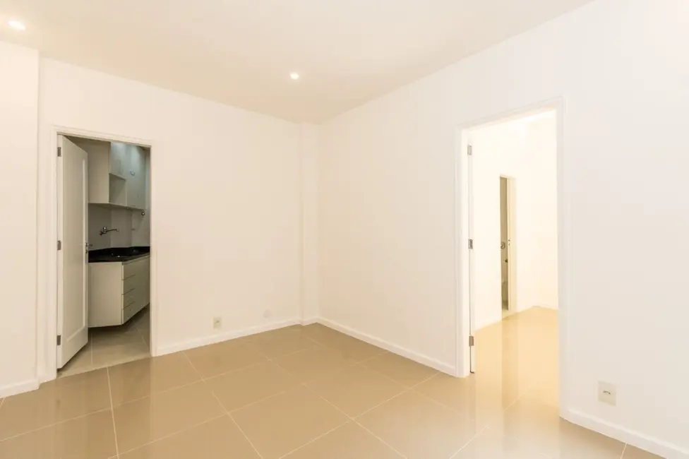 Apartamento com 1 quarto à venda, 43m2 em Copacabana, Rio De Janeiro - RJ - imagem 9 Foto 9 de Apartamento com 1 quarto à venda, 43m2 em Copacabana, Rio De Janeiro - RJ