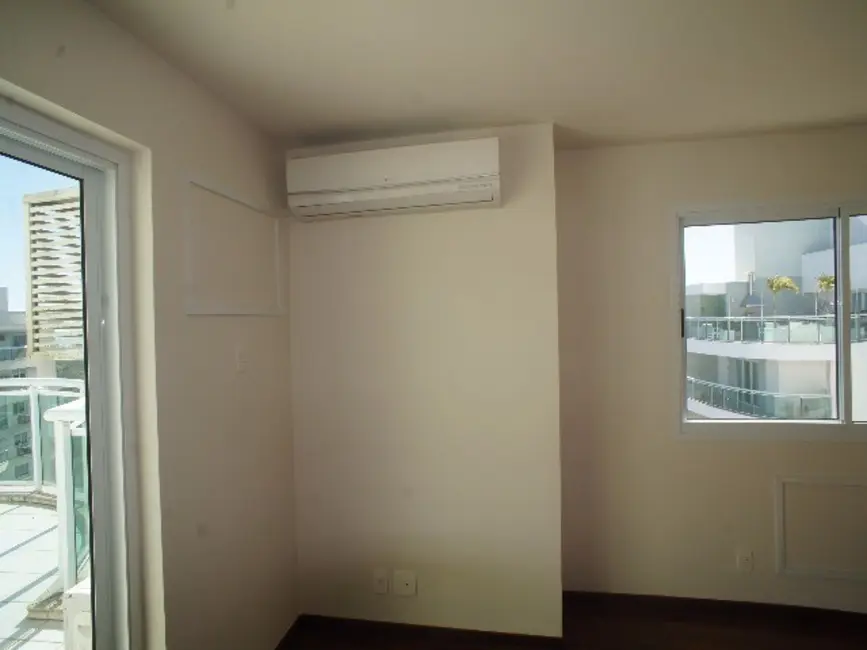 Apartamento com 4 quartos para alugar, 236m2 em Barra da Tijuca, Rio De Janeiro - RJ - imagem 3 Foto 3 de Apartamento com 4 quartos para alugar, 236m2 em Barra da Tijuca, Rio De Janeiro - RJ