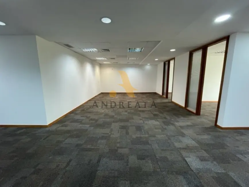 Sala Comercial para alugar, 200m2 em Barra da Tijuca, Rio De Janeiro - RJ - imagem 5 Foto 5 de Sala Comercial para alugar, 200m2 em Barra da Tijuca, Rio De Janeiro - RJ
