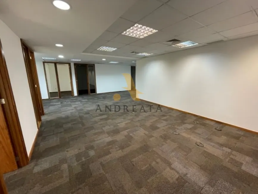 Sala Comercial para alugar, 200m2 em Barra da Tijuca, Rio De Janeiro - RJ - imagem 6 Foto 6 de Sala Comercial para alugar, 200m2 em Barra da Tijuca, Rio De Janeiro - RJ
