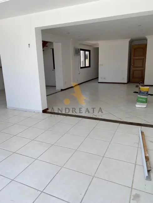 Apartamento com 3 quartos para alugar, 244m2 em Recreio dos Bandeirantes, Rio De Janeiro - RJ - imagem 1 Foto 1 de Apartamento com 3 quartos para alugar, 244m2 em Recreio dos Bandeirantes, Rio De Janeiro - RJ