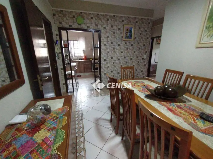Casa com 3 quartos à venda, 250m2 em Vila Furlan, Indaiatuba - SP - imagem 3 Foto 3 de Casa com 3 quartos à venda, 250m2 em Vila Furlan, Indaiatuba - SP