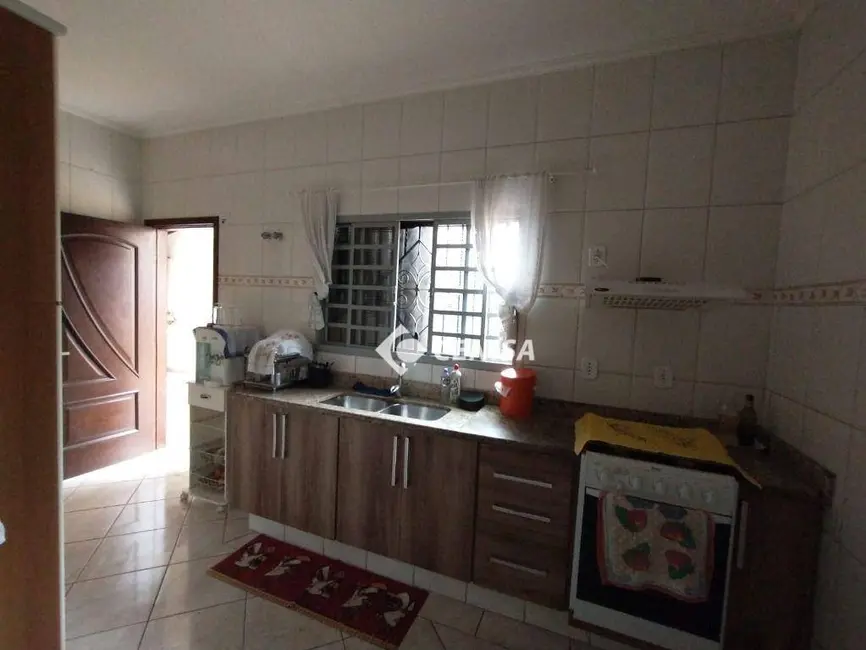 Casa com 3 quartos à venda, 250m2 em Vila Furlan, Indaiatuba - SP - imagem 4 Foto 4 de Casa com 3 quartos à venda, 250m2 em Vila Furlan, Indaiatuba - SP