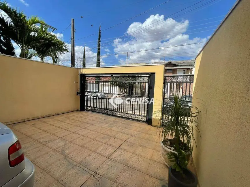 Foto 2 de Casa com 4 quartos à venda, 250m2 em Jardim Regina, Indaiatuba - SP