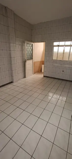 Foto 3 de Casa com 1 quarto para alugar, 40m2 em Vila Zat, São Paulo - SP