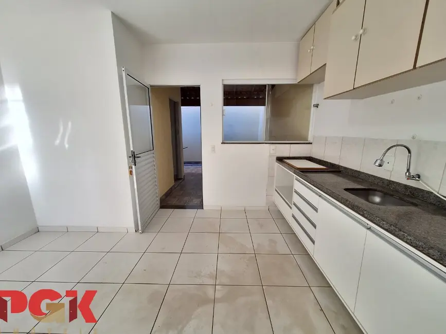 Foto 3 de Casa de Condomínio com 2 quartos para alugar, 75m2 em Vinhedo - SP