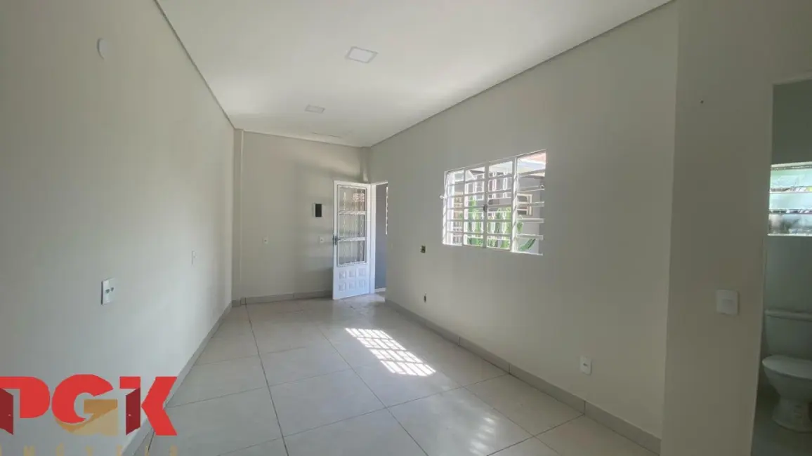 Sala Comercial para alugar, 45m2 em Centro, Vinhedo - SP - imagem 3 Foto 3 de Sala Comercial para alugar, 45m2 em Centro, Vinhedo - SP