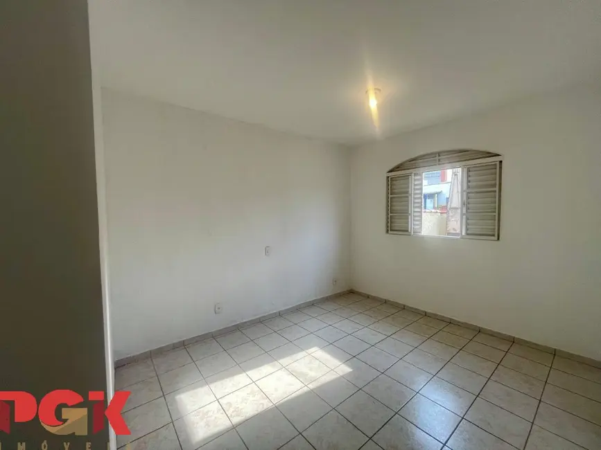 Foto 6 de Casa com 2 quartos para alugar, 100m2 em Centro, Vinhedo - SP