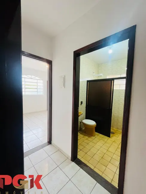 Foto 8 de Casa com 2 quartos para alugar, 100m2 em Centro, Vinhedo - SP