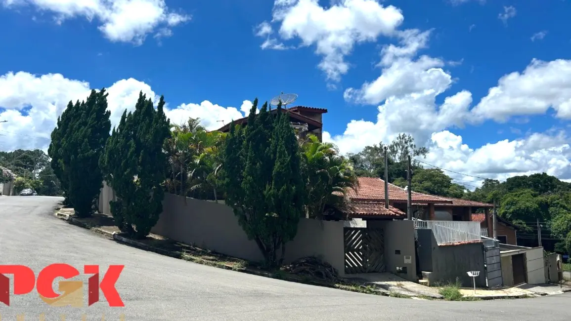 Foto 2 de Casa com 4 quartos à venda, 224m2 em Vinhedo - SP