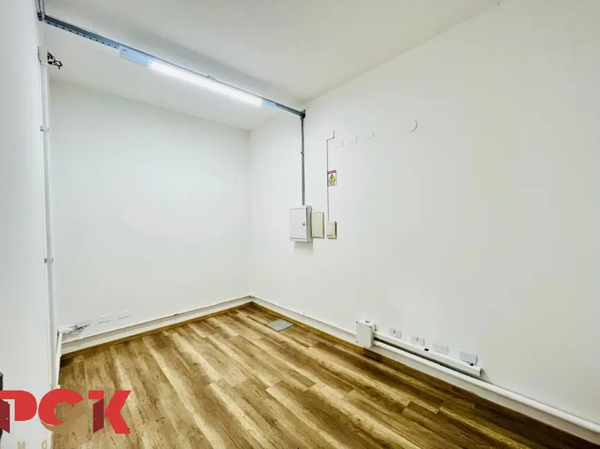 Sala Comercial para alugar, 200m2 em Vinhedo - SP - imagem 6 Foto 6 de Sala Comercial para alugar, 200m2 em Vinhedo - SP