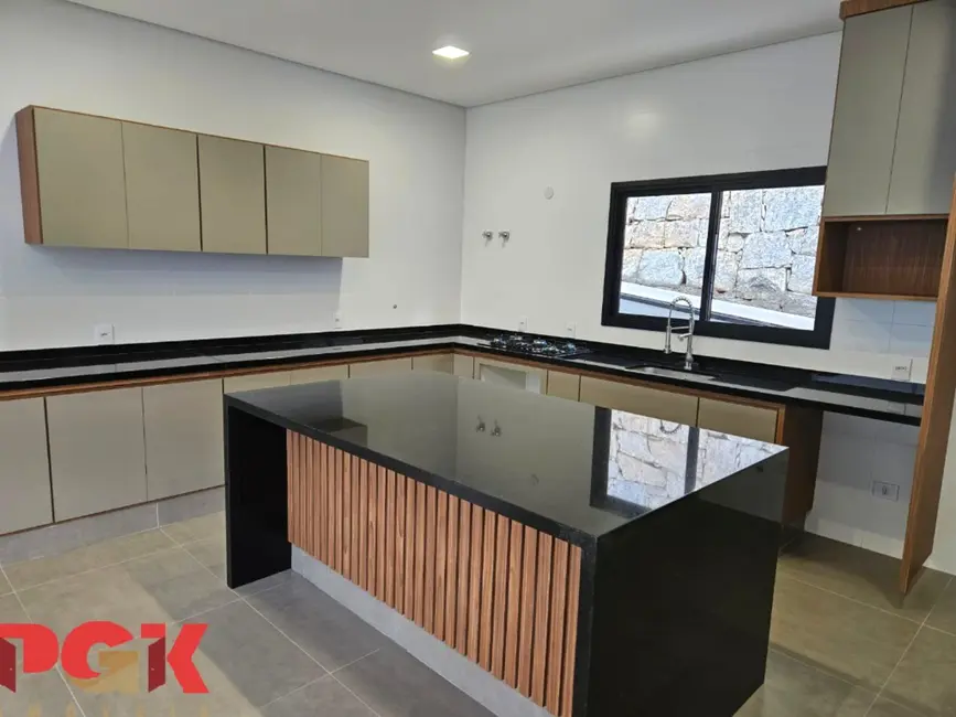 Foto 8 de Casa de Condomínio com 3 quartos para alugar, 200m2 em Louveira - SP