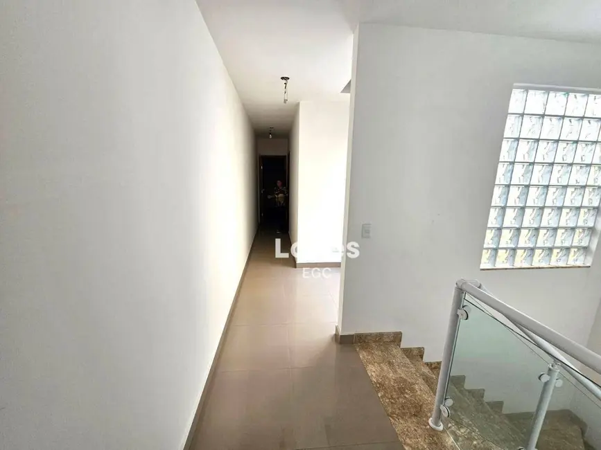 Sobrado com 3 quartos para alugar, 136m2 em Sítio Pinheirinho, São Paulo - SP - imagem 4 Foto 4 de Sobrado com 3 quartos para alugar, 136m2 em Sítio Pinheirinho, São Paulo - SP