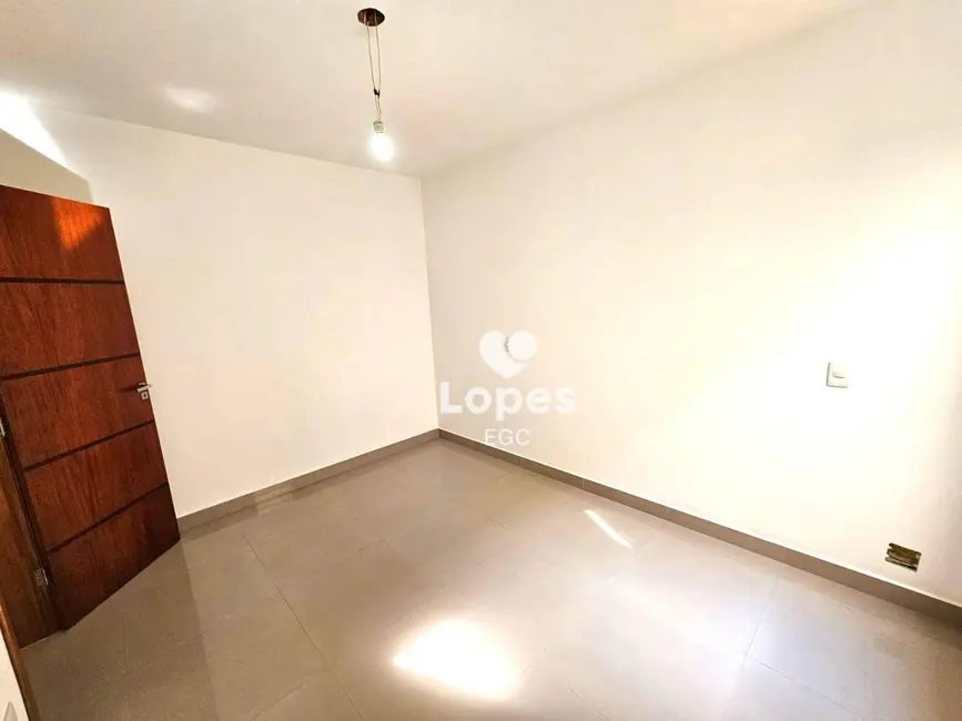 Sobrado com 3 quartos para alugar, 136m2 em Sítio Pinheirinho, São Paulo - SP - imagem 8 Foto 8 de Sobrado com 3 quartos para alugar, 136m2 em Sítio Pinheirinho, São Paulo - SP