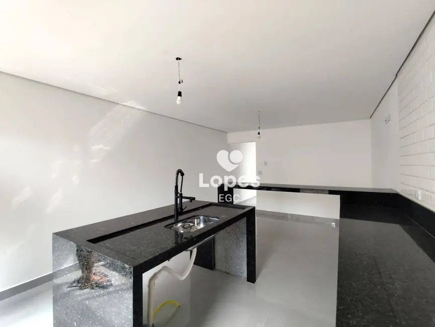 Sobrado com 3 quartos à venda, 150m2 em Vila Alpina, São Paulo - SP - imagem 3 Foto 3 de Sobrado com 3 quartos à venda, 150m2 em Vila Alpina, São Paulo - SP