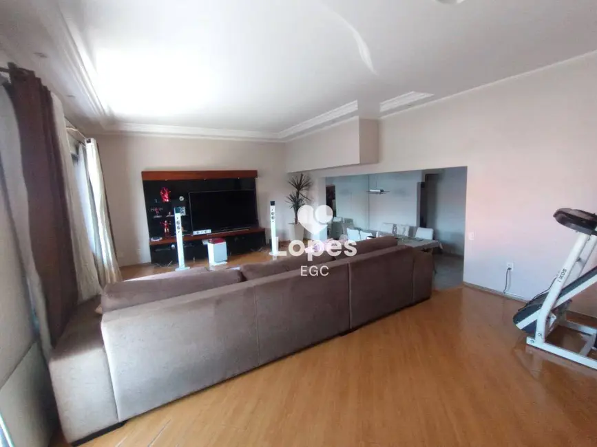 Sobrado com 3 quartos à venda, 340m2 em Parque Residencial Oratorio, São Paulo - SP - imagem 5 Foto 5 de Sobrado com 3 quartos à venda, 340m2 em Parque Residencial Oratorio, São Paulo - SP