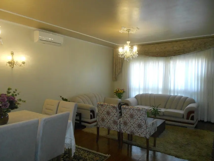 Casa com 4 quartos à venda, 221m2 em Nova Petropolis - RS - imagem 3 Foto 3 de Casa com 4 quartos à venda, 221m2 em Nova Petropolis - RS