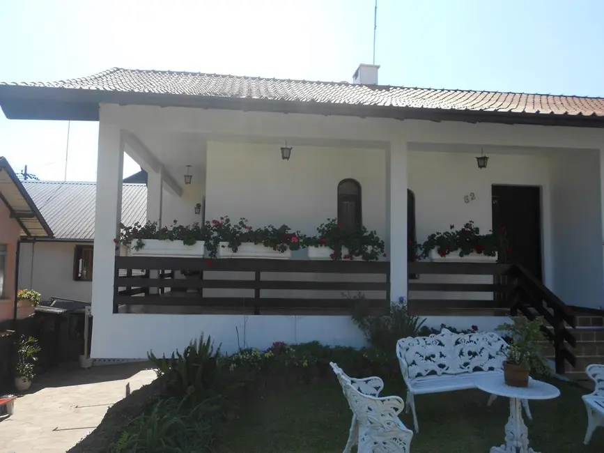 Casa com 3 quartos para alugar, 170m2 em Centro, Nova Petropolis - RS - imagem 4 Foto 4 de Casa com 3 quartos para alugar, 170m2 em Centro, Nova Petropolis - RS