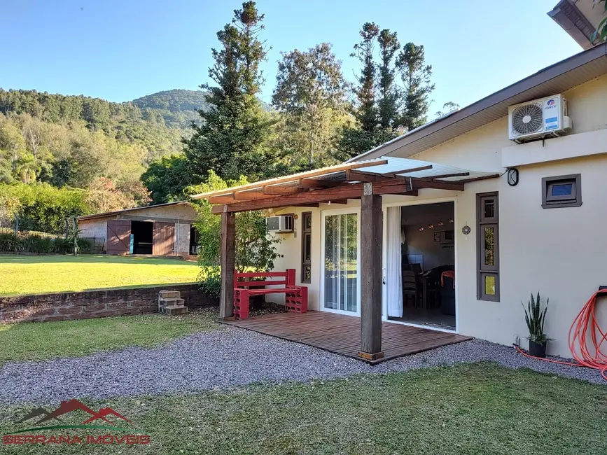 Foto 2 de Chácara com 3 quartos à venda, 200m2 em Nova Petropolis - RS