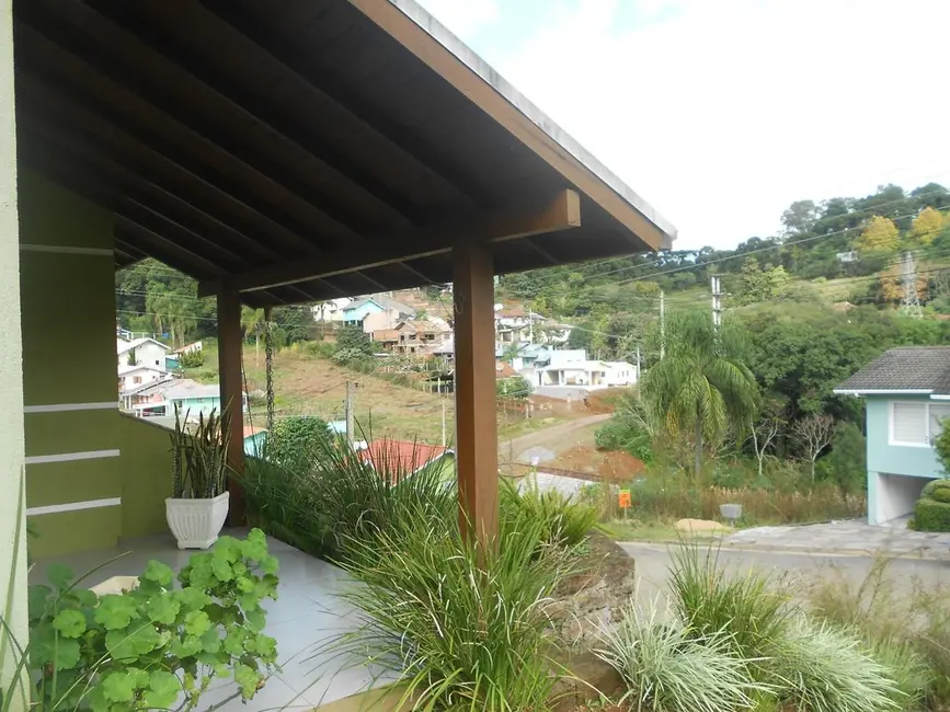 Foto 2 de Casa com 2 quartos à venda, 135m2 em Nova Petropolis - RS