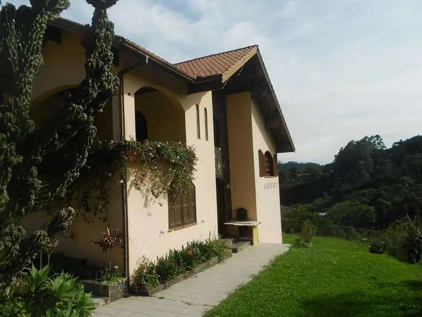 Foto 2 de Casa com 5 quartos à venda, 320m2 em Nova Petropolis - RS