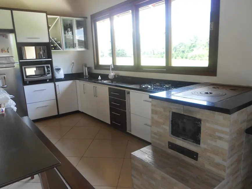 Casa com 3 quartos à venda, 212m2 em Picada Cafe - RS - imagem 8 Foto 8 de Casa com 3 quartos à venda, 212m2 em Picada Cafe - RS