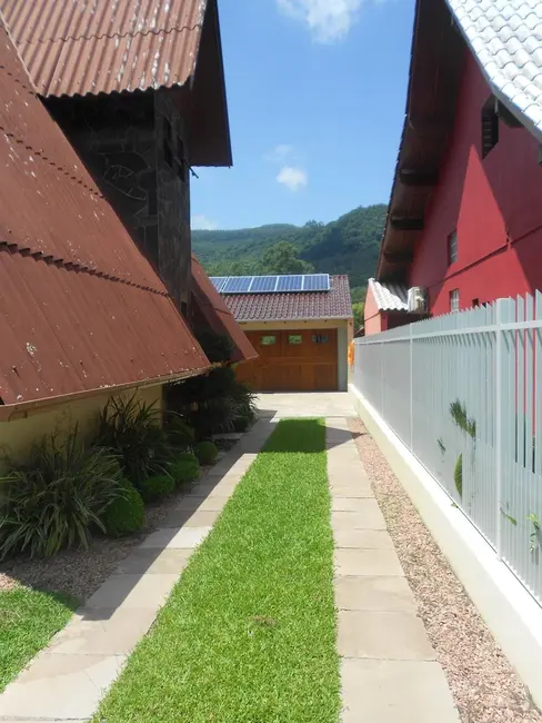 Casa com 3 quartos à venda, 212m2 em Picada Cafe - RS - imagem 3 Foto 3 de Casa com 3 quartos à venda, 212m2 em Picada Cafe - RS