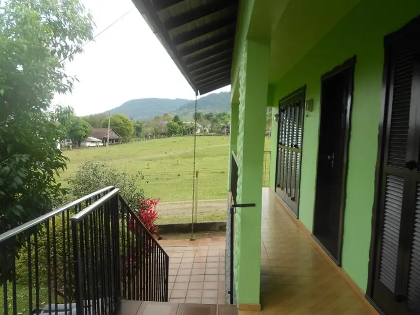 Casa com 4 quartos à venda, 250m2 em Centro, Picada Cafe - RS - imagem 4 Foto 4 de Casa com 4 quartos à venda, 250m2 em Centro, Picada Cafe - RS