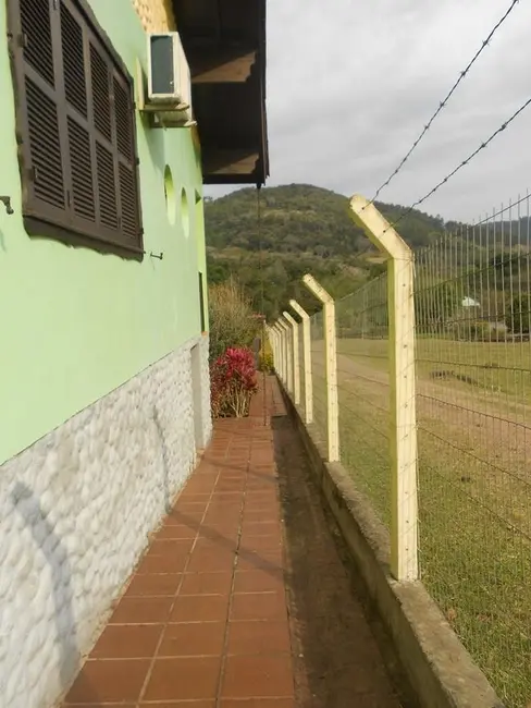 Casa com 4 quartos à venda, 250m2 em Centro, Picada Cafe - RS - imagem 3 Foto 3 de Casa com 4 quartos à venda, 250m2 em Centro, Picada Cafe - RS