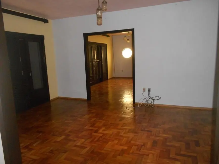 Casa com 4 quartos à venda, 250m2 em Centro, Picada Cafe - RS - imagem 8 Foto 8 de Casa com 4 quartos à venda, 250m2 em Centro, Picada Cafe - RS