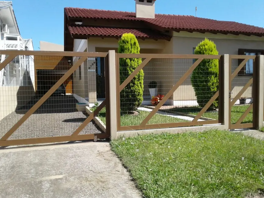 Foto 1 de Casa com 3 quartos à venda, 112m2 em Tramandai - RS