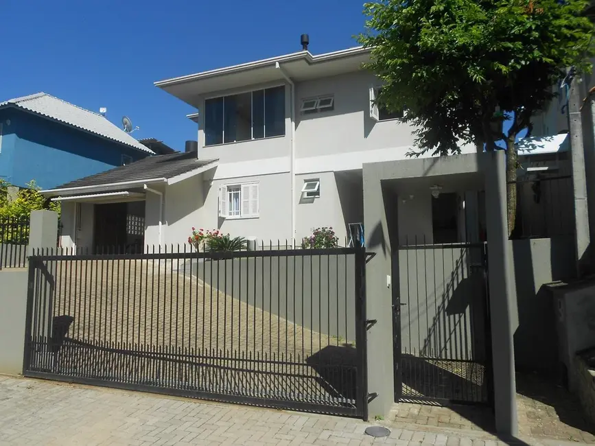 Casa com 3 quartos à venda, 210m2 em Nova Petropolis - RS - imagem 2 Foto 2 de Casa com 3 quartos à venda, 210m2 em Nova Petropolis - RS