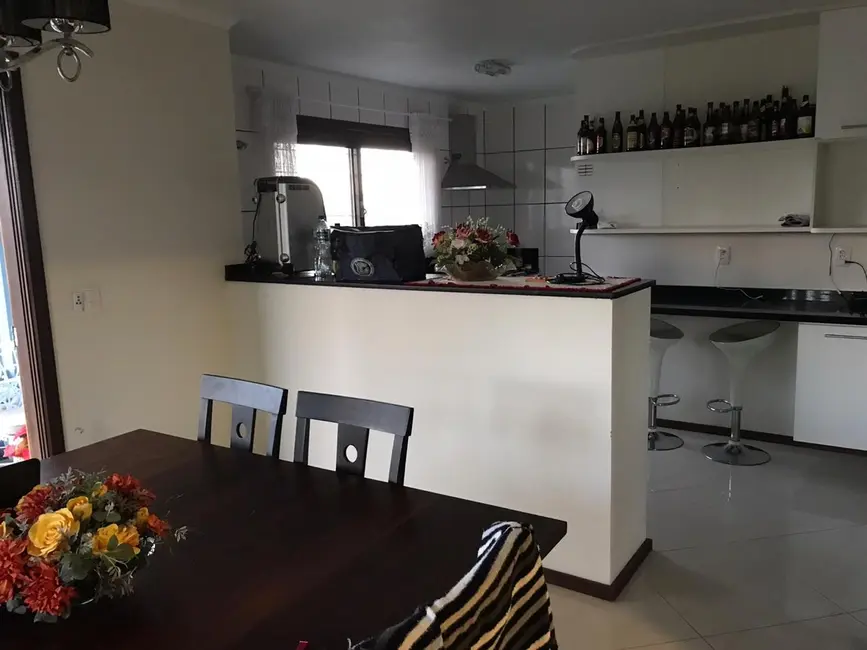 Casa com 3 quartos à venda, 300m2 em Nova Petropolis - RS - imagem 4 Foto 4 de Casa com 3 quartos à venda, 300m2 em Nova Petropolis - RS