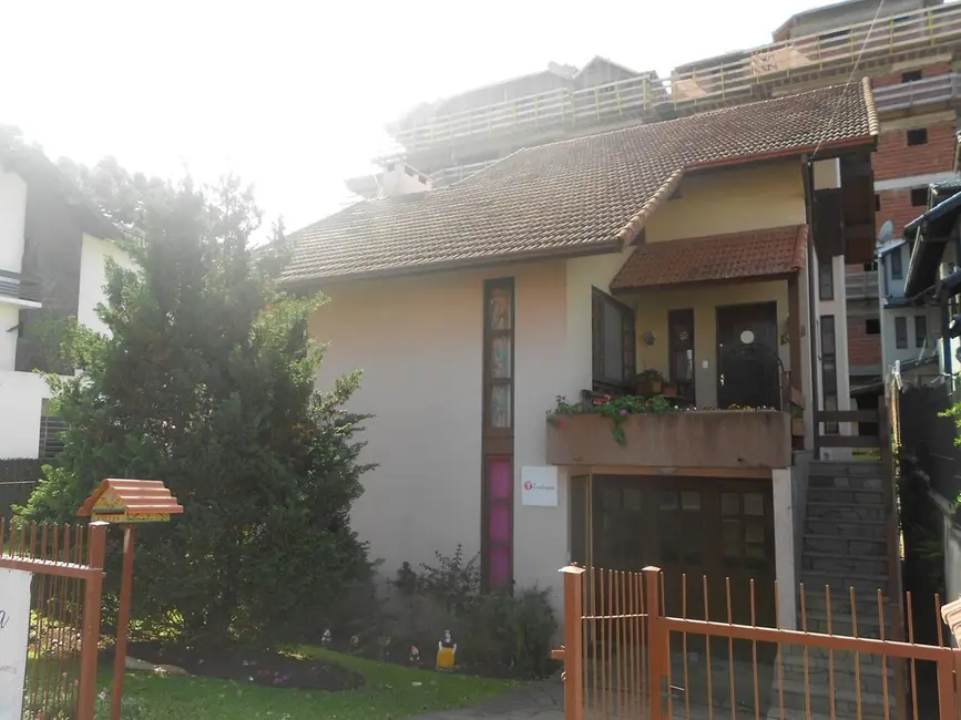 Casa com 3 quartos à venda, 270m2 em Centro, Nova Petropolis - RS - imagem 3 Foto 3 de Casa com 3 quartos à venda, 270m2 em Centro, Nova Petropolis - RS