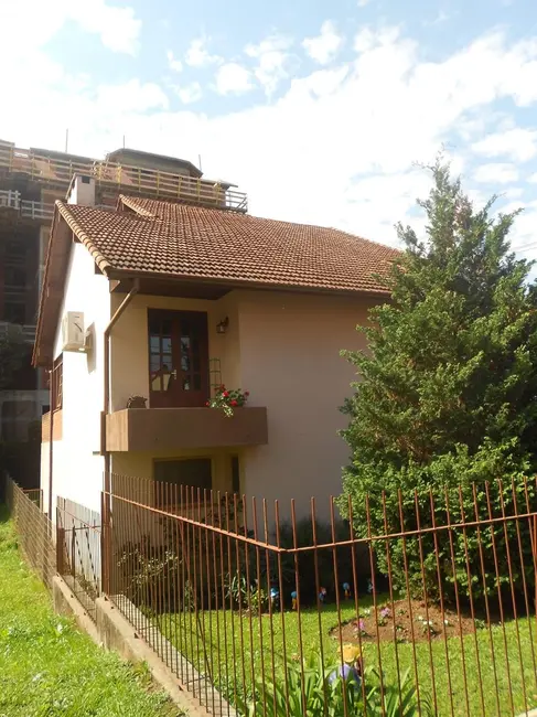 Casa com 3 quartos à venda, 270m2 em Centro, Nova Petropolis - RS - imagem 4 Foto 4 de Casa com 3 quartos à venda, 270m2 em Centro, Nova Petropolis - RS