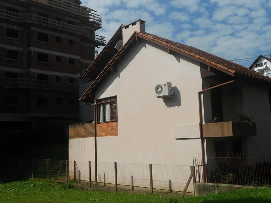 Casa com 3 quartos à venda, 270m2 em Centro, Nova Petropolis - RS - imagem 5 Foto 5 de Casa com 3 quartos à venda, 270m2 em Centro, Nova Petropolis - RS