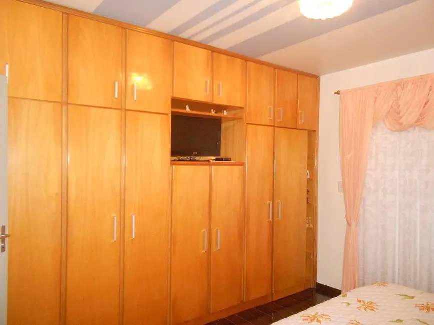 Casa com 3 quartos à venda, 210m2 em Picada Cafe - RS - imagem 6 Foto 6 de Casa com 3 quartos à venda, 210m2 em Picada Cafe - RS